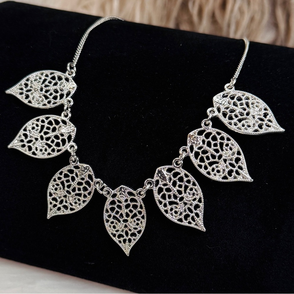 Lightweight, delicate Silvertone costume statement, necklace